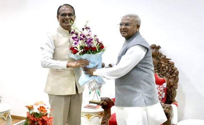 राज्यपाल श्री मंगुभाई पटेल से मुख्यमंत्री श्री चौहान ने की सौजन्य भेंट